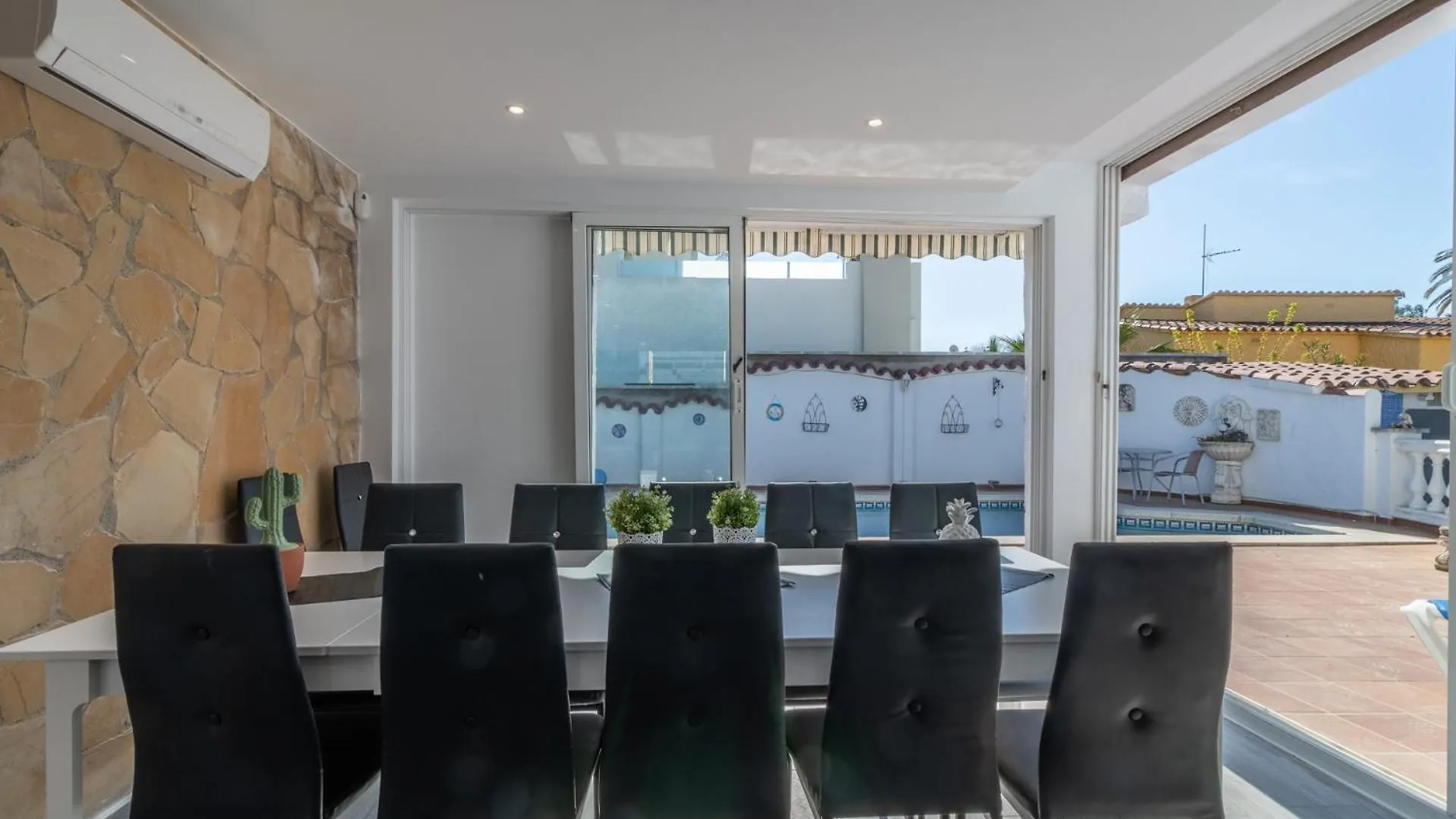 Ferienhaus Goldhome - Casa 4 Habitaciones, Piscina Privada Climatizada Empuriabrava Spanien