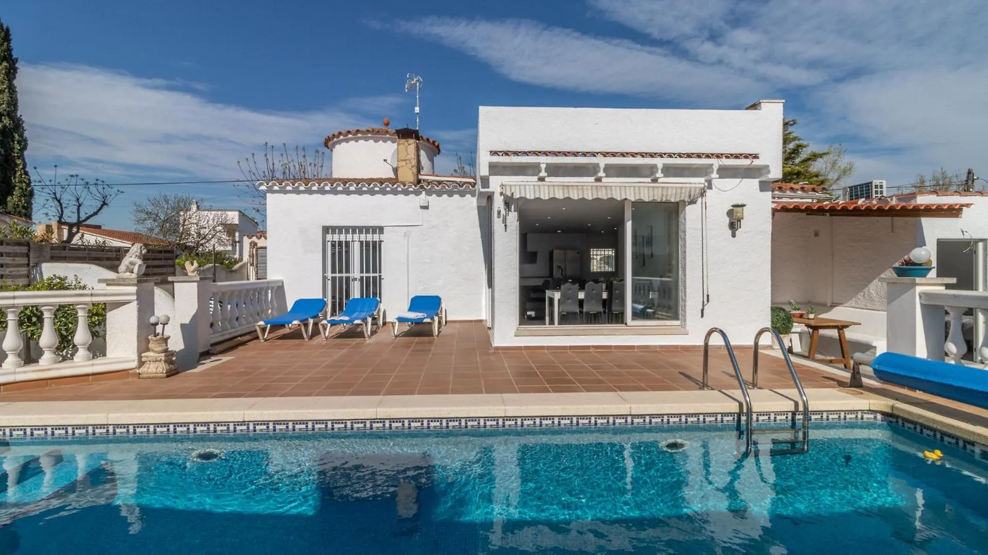 Ferienhaus Goldhome - Casa 4 Habitaciones, Piscina Privada Climatizada Empuriabrava