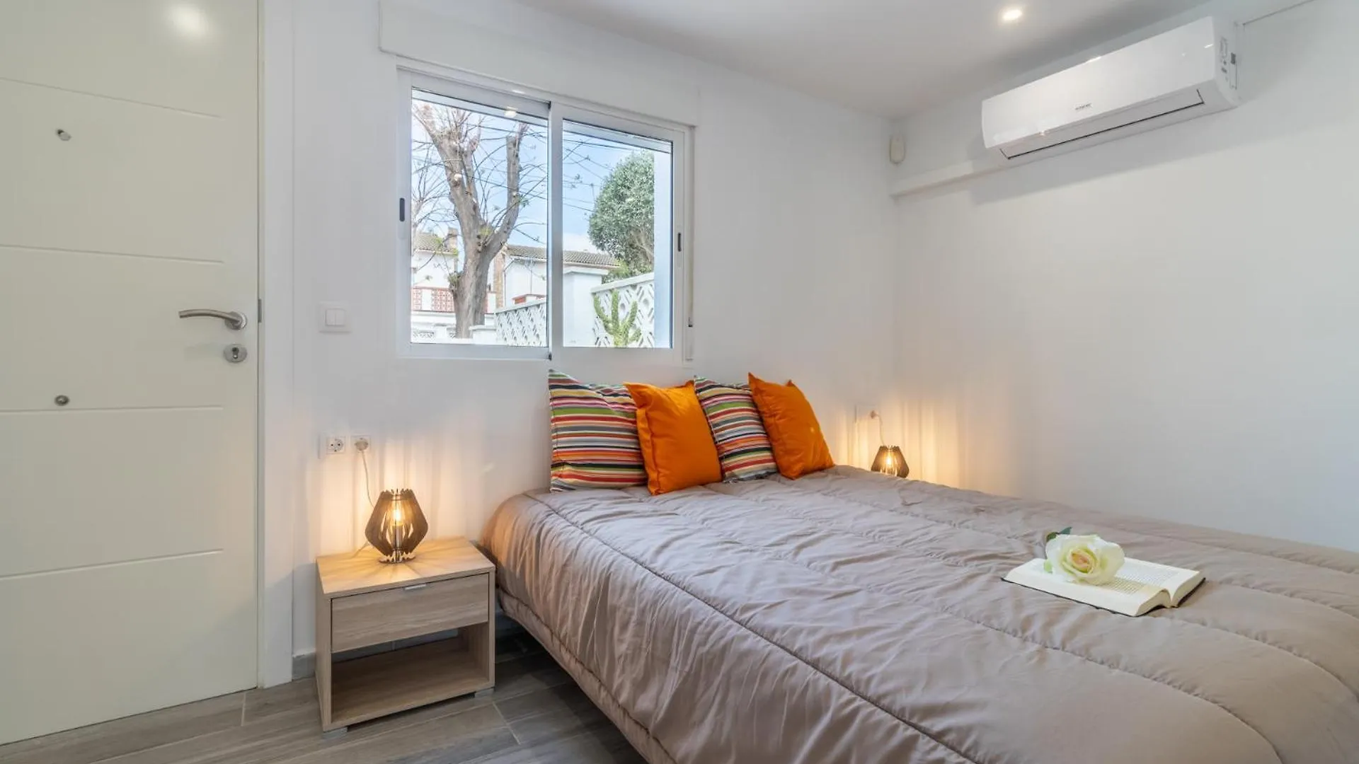 Ferienhaus Goldhome - Casa 4 Habitaciones, Piscina Privada Climatizada Empuriabrava