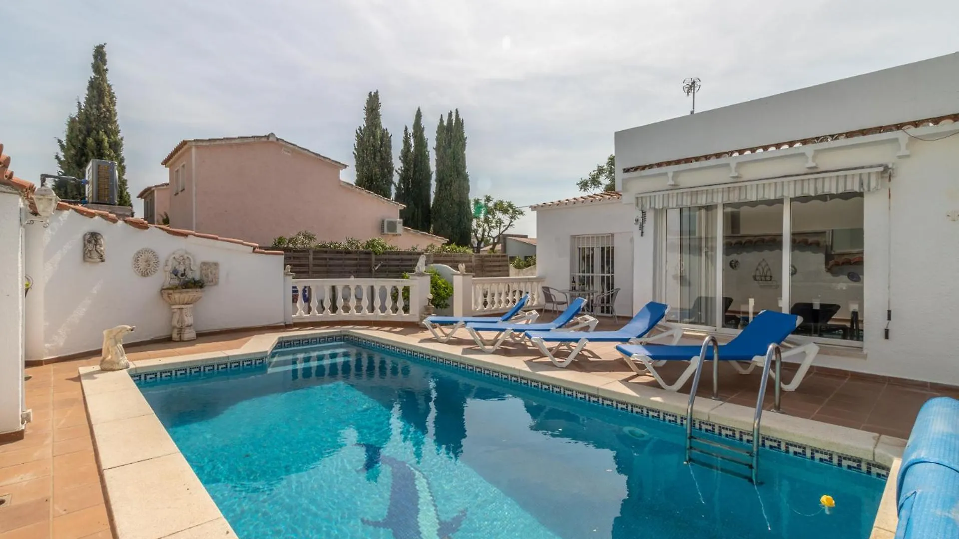 Goldhome - Casa 4 Habitaciones, Piscina Privada Climatizada Empuriabrava 0*,  Spanien