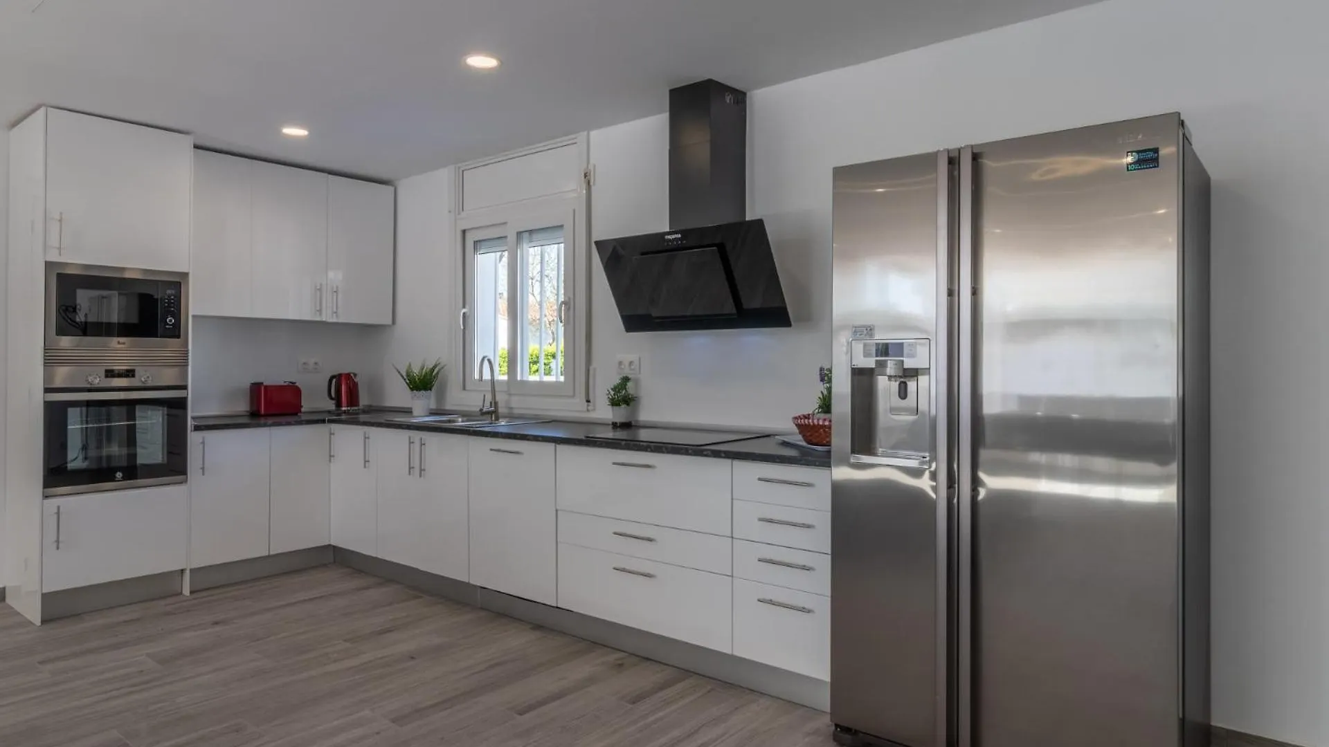 Goldhome - Casa 4 Habitaciones, Piscina Privada Climatizada Empuriabrava Spanien